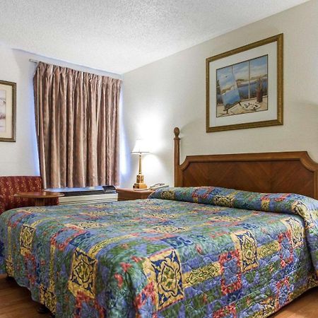 Rodeway Inn Vallejo Exterior photo