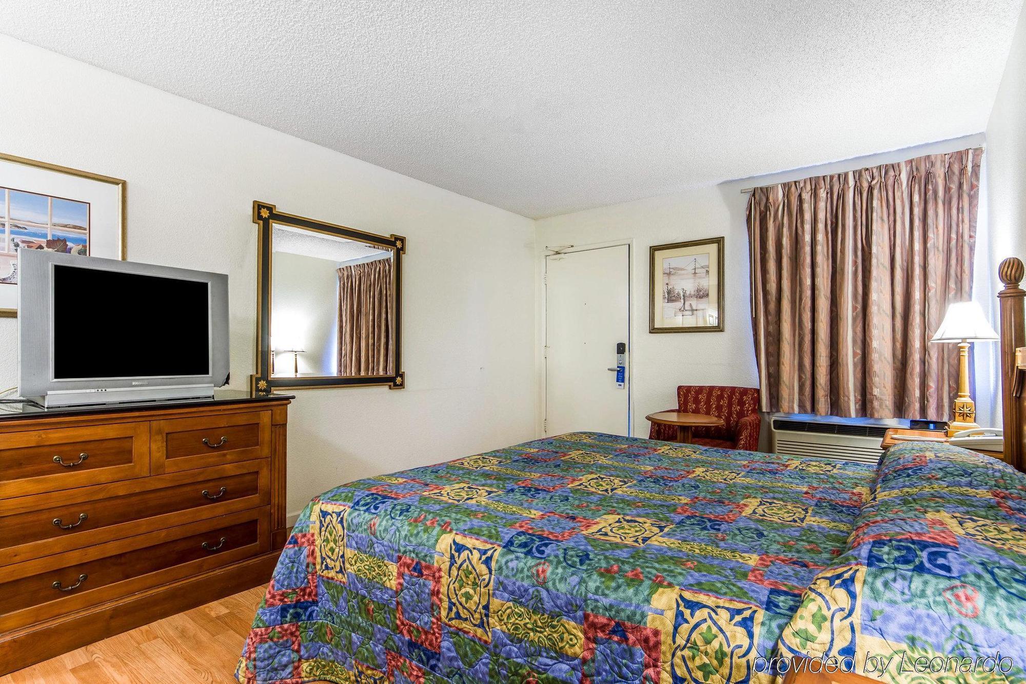 Rodeway Inn Vallejo Exterior photo
