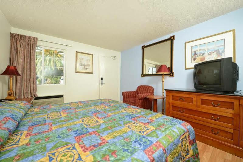 Rodeway Inn Vallejo Exterior photo
