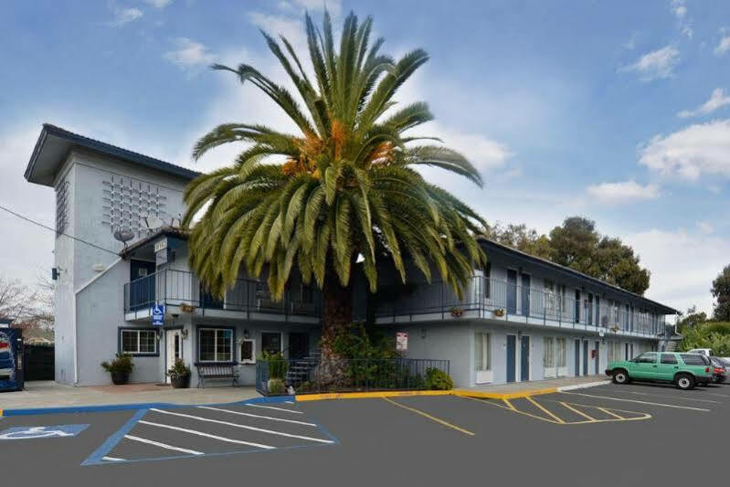 Rodeway Inn Vallejo Exterior photo